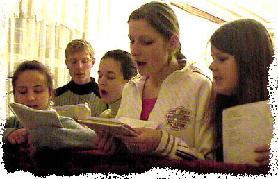 Larissa, Slava, Katja, Ira and Alyona singing